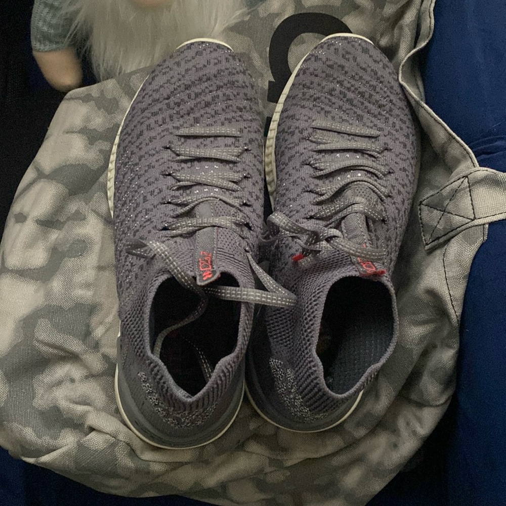 Hinder Armour sneakers size 8 grey white hight tops comfortable used 1x